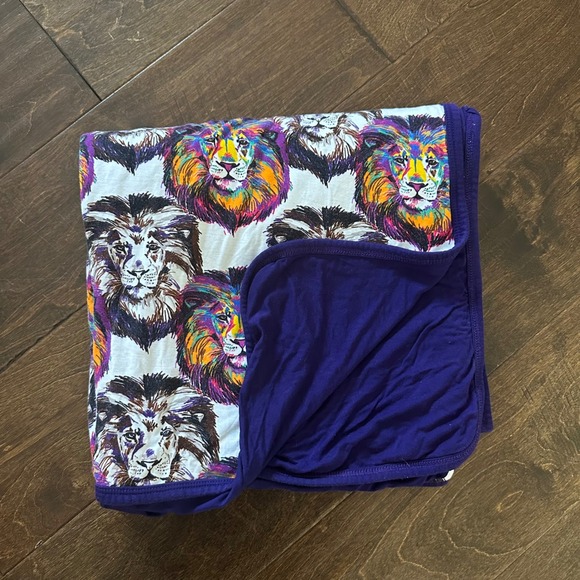 Bums & Roses Lion Print Baby Blanket Large
Stroller Toddler Boutique 46x44 - Picture 2 of 6